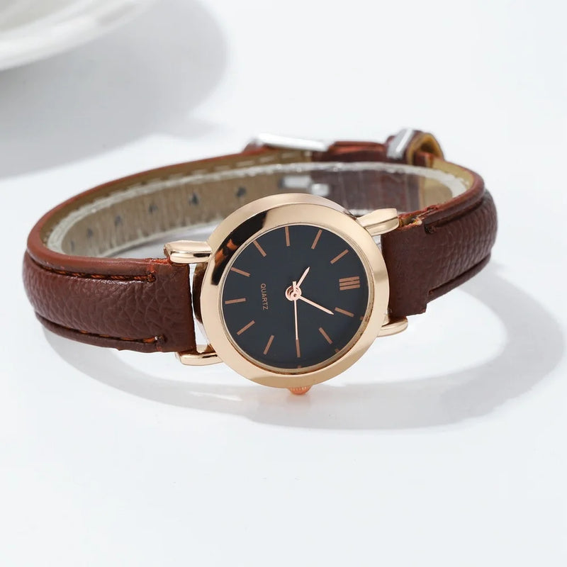 RELÓGIO FEMININO – MOSTRADOR PEQUENO E PULSEIRA DE COURO