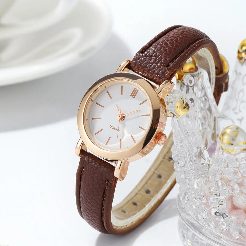 RELÓGIO FEMININO – MOSTRADOR PEQUENO E PULSEIRA DE COURO