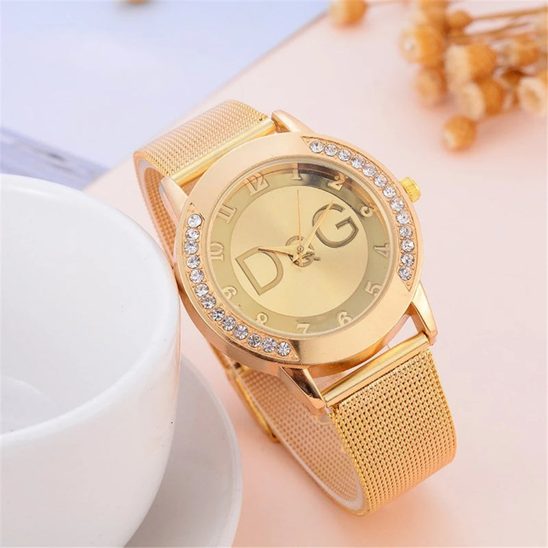 RELÓGIO FEMININO LUXO 2025 COM DIAMANTES QUARTZO PULSEIRA DE MALHA DOURADA