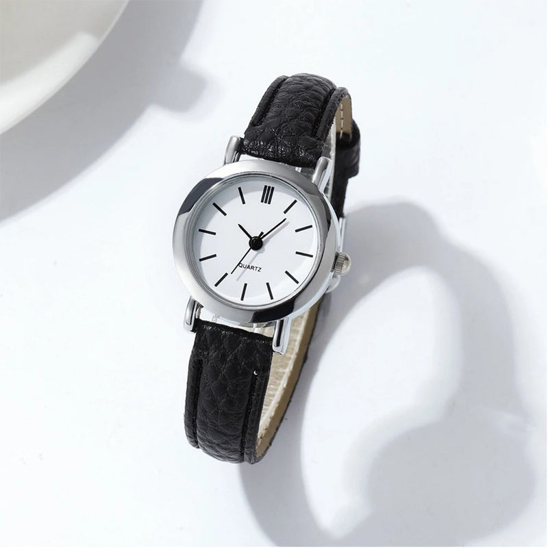 RELÓGIO FEMININO FASHION – MOSTRADOR PEQUENO COM PULSEIRA DE COURO