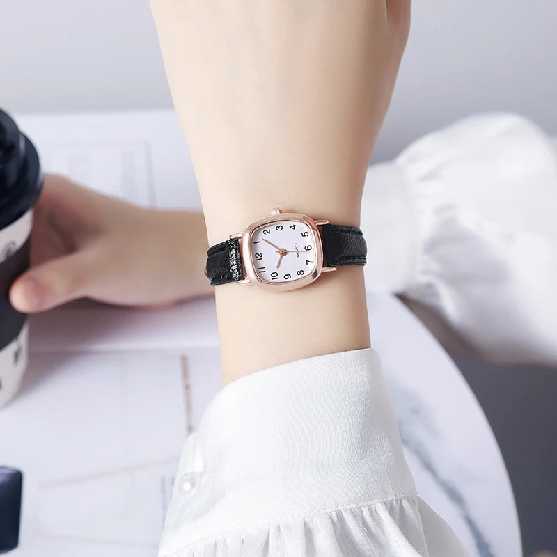 RELÓGIO FEMININO FASHION – MOSTRADOR PEQUENO COM PULSEIRA DE COURO