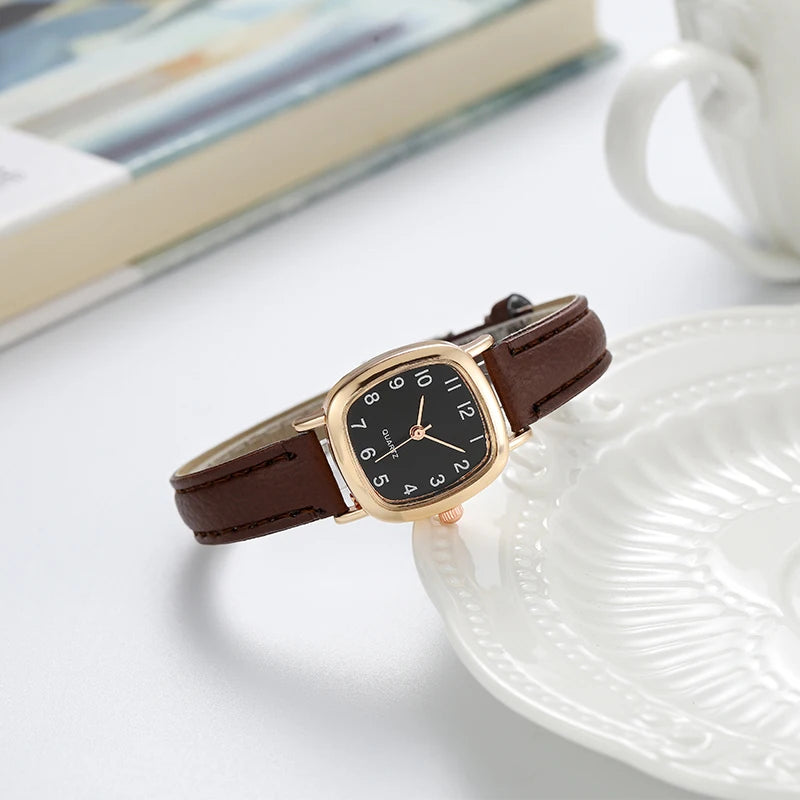 RELÓGIO FEMININO FASHION – MOSTRADOR PEQUENO COM PULSEIRA DE COURO