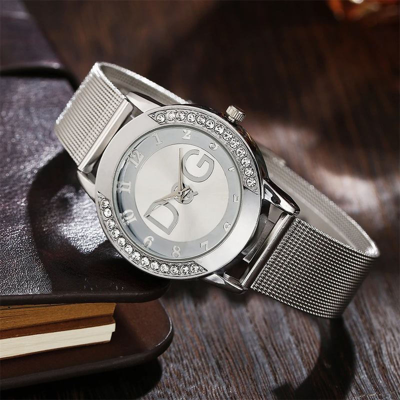 RELÓGIO FEMININO LUXO 2025 COM DIAMANTES QUARTZO PULSEIRA DE MALHA DOURADA